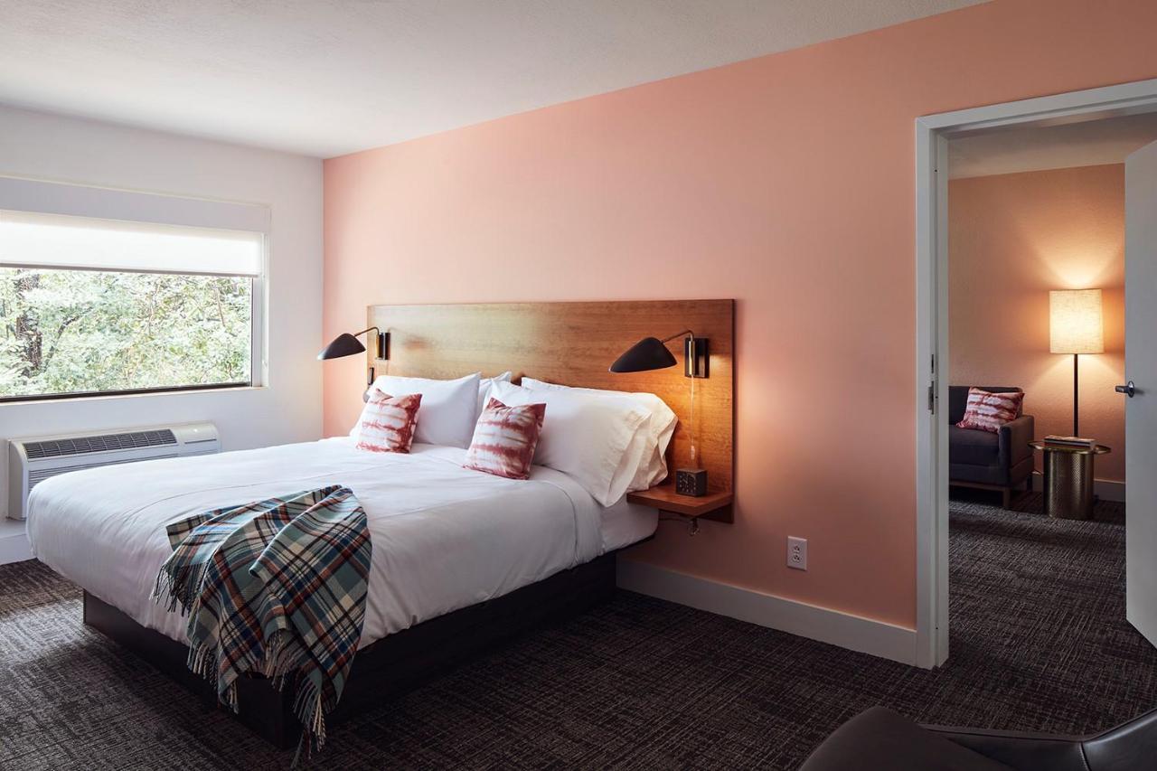 The Longleaf Hotel Raleigh Bagian luar foto